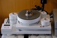 Initial Max turntable with KV9 aluminium kevlar tonearm