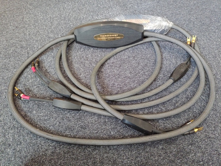 Transparent Ultra Speaker Cable câbles hp et straps chez E&M à Paris